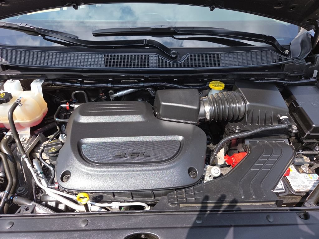 Certified 2023 Chrysler Pacifica Limited w/ Uconnect Theater Family Group AWD/4WD image 31