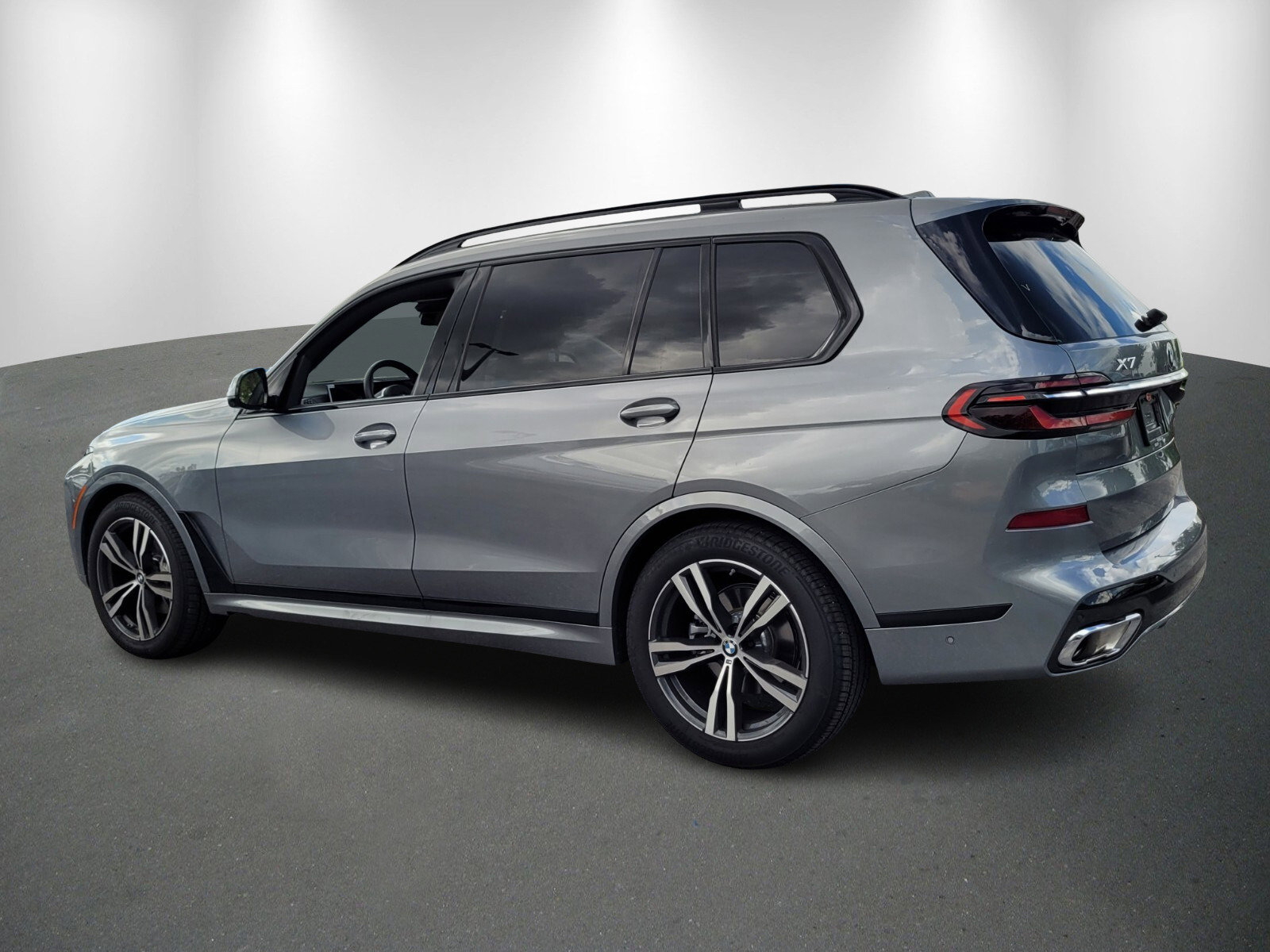 New 2025 BMW X7 xDrive40i w/ M Sport Package image 5