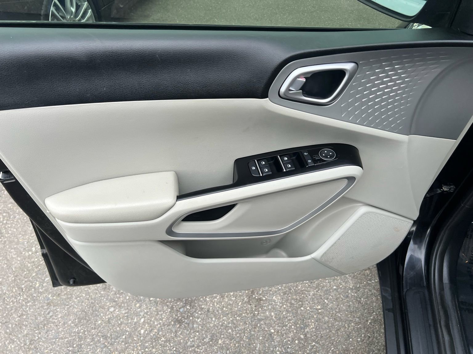 Used 2021 Kia Soul LX FWD image 16