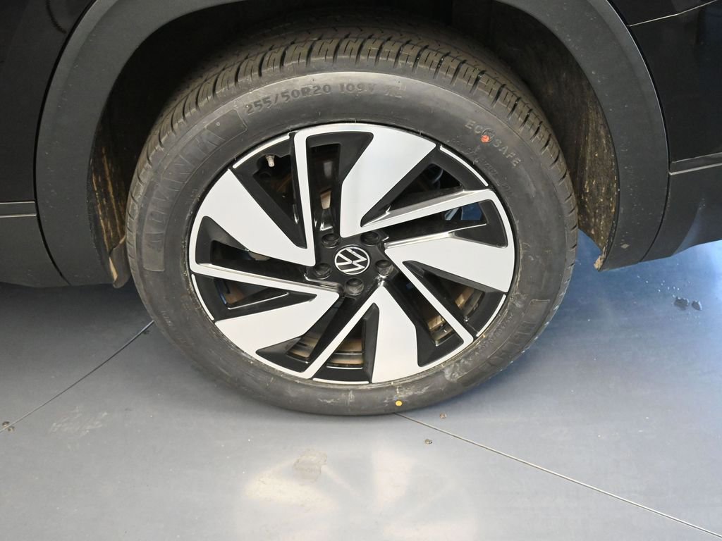 Used 2024 Volkswagen Atlas SE image 14