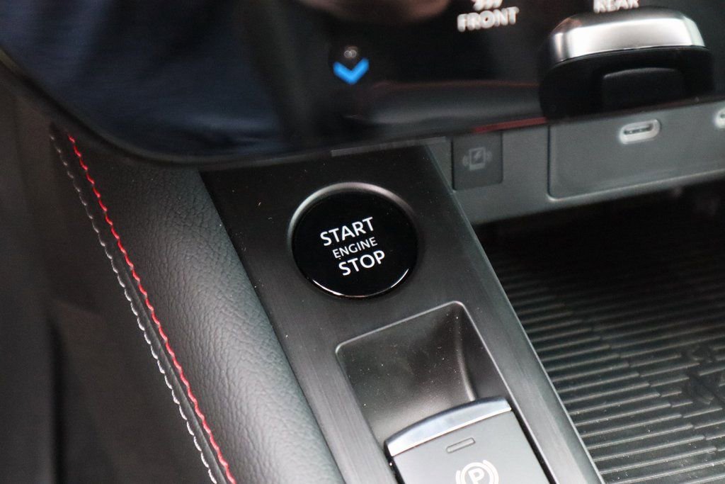 New 2025 Nissan Kicks SR FWD image 18