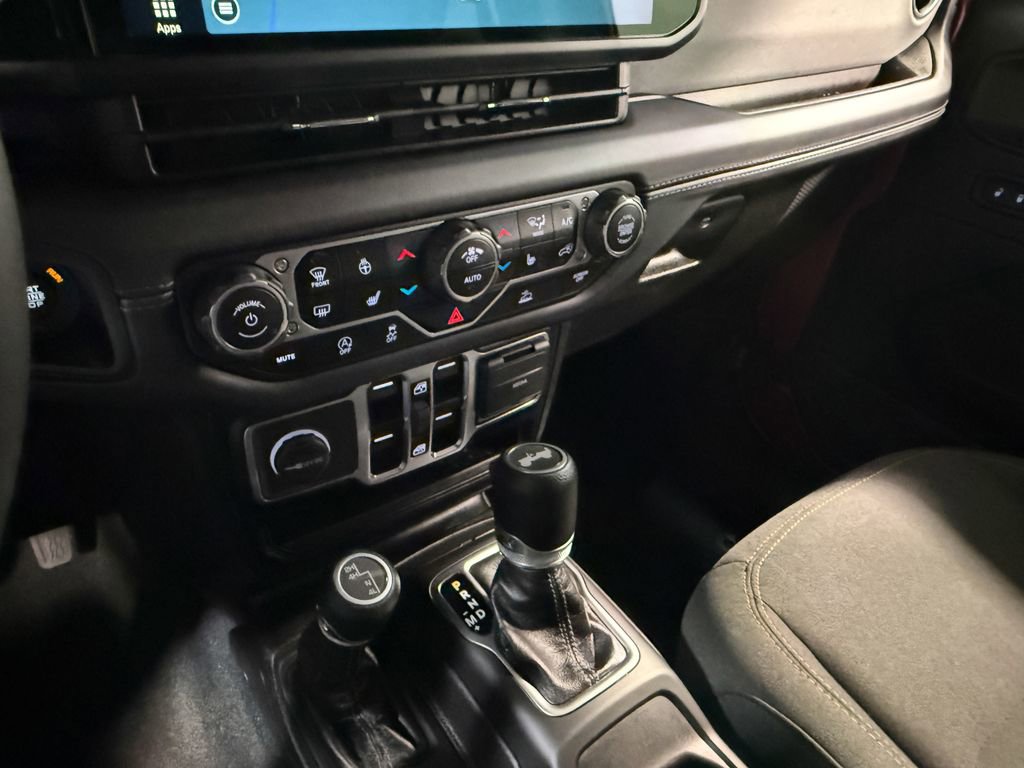 Used 2024 Jeep Wrangler Unlimited Sahara w/ Technology Group AWD/4WD image 80