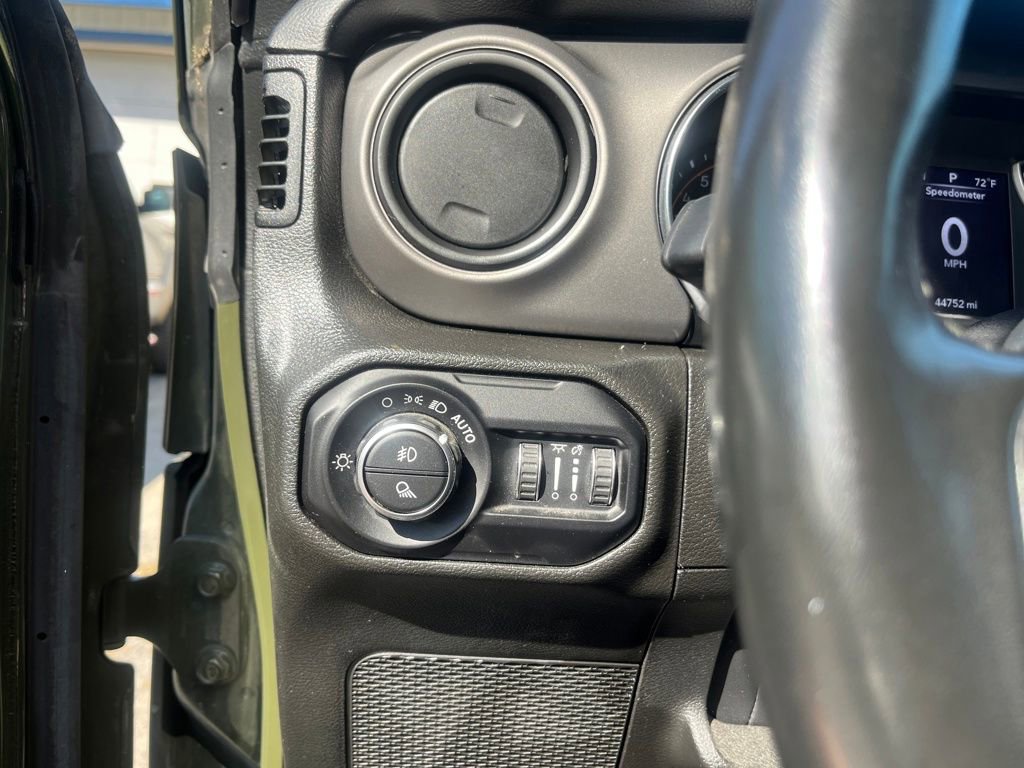 Used 2022 Jeep Gladiator Sport image 16