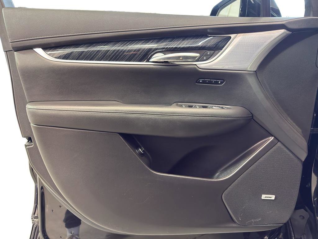 Used 2022 Cadillac XT6 Premium Luxury image 13