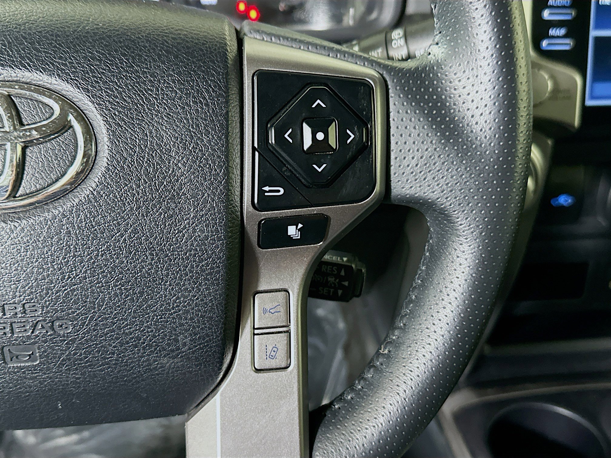 Used 2024 Toyota 4Runner SR5 AWD/4WD image 17
