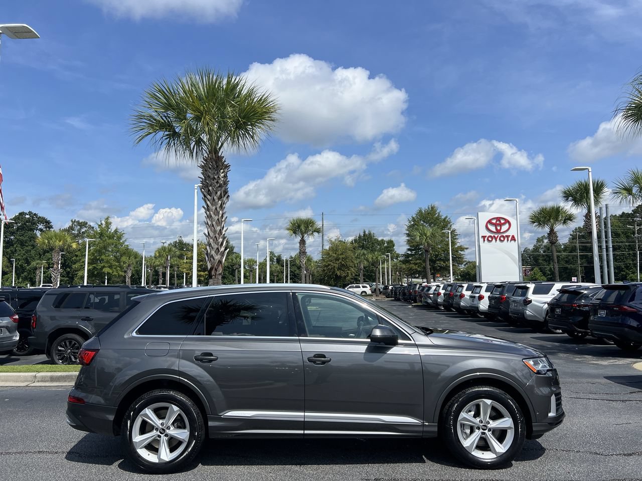 Used 2023 Audi Q7 2.0T Premium w/ Convenience Package AWD/4WD image 11