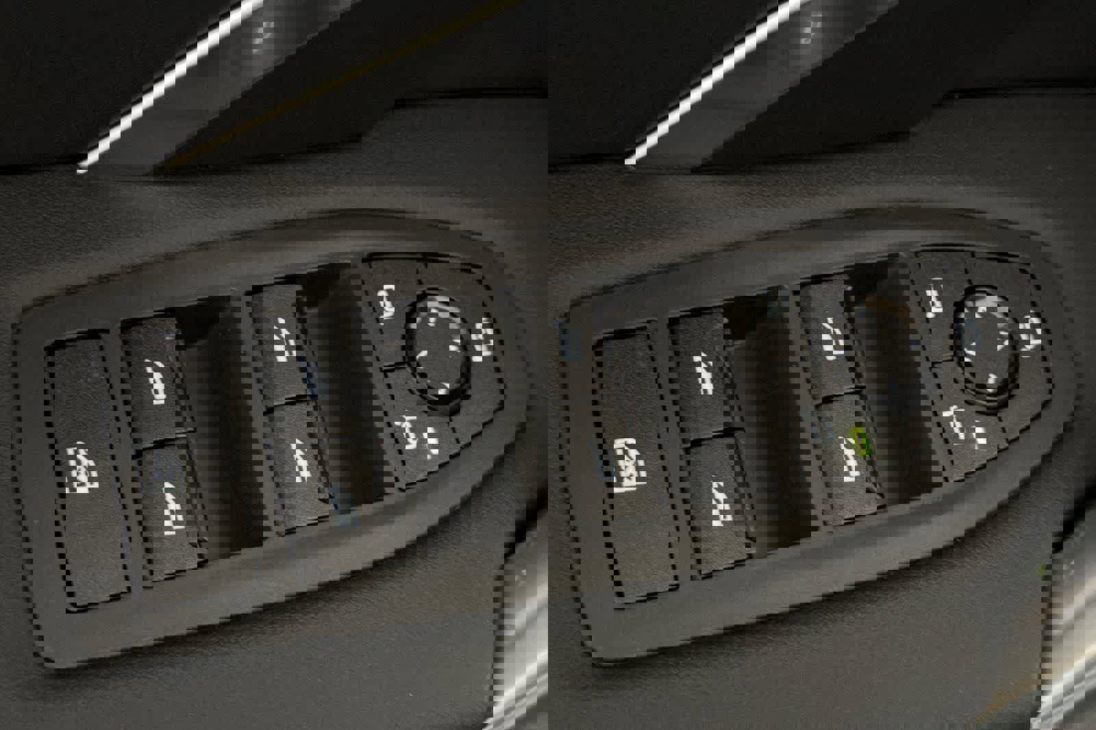 Used 2025 BMW X2 xDrive28i w/ M Sport Package image 13