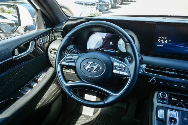 Used 2025 Hyundai Palisade Calligraphy AWD/4WD image 16