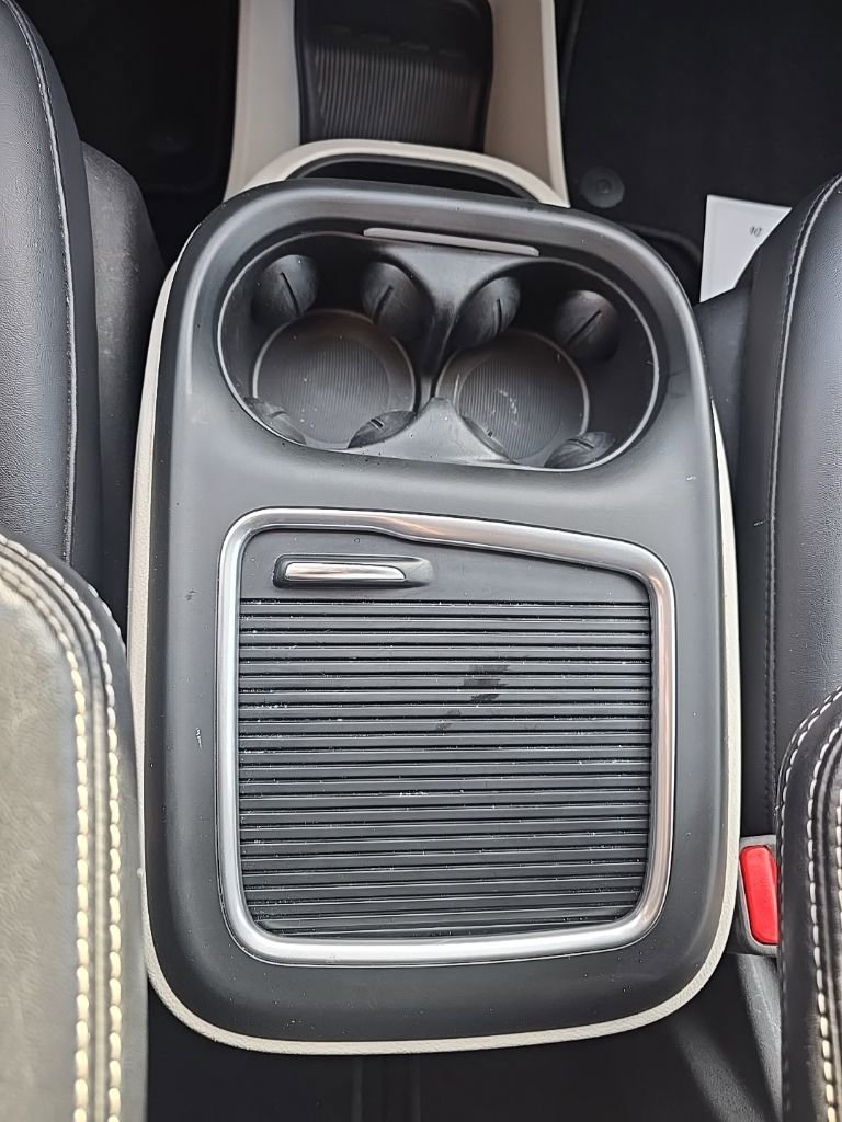 Used 2024 Chrysler Pacifica Touring-L image 19