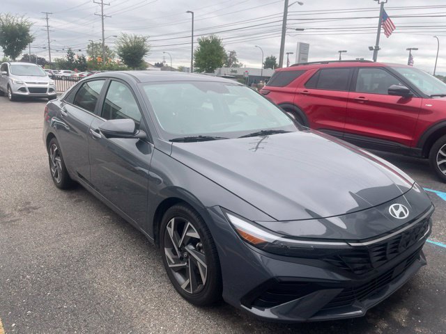 Used 2024 Hyundai Elantra Limited FWD image 3