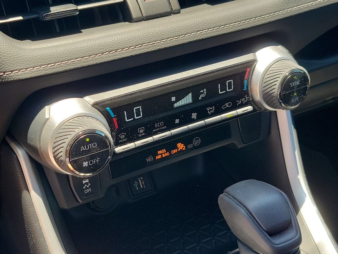 Used 2024 Toyota RAV4 LE AWD/4WD image 29