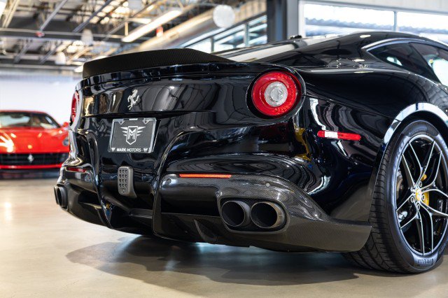Used 2015 Ferrari F12 Berlinetta RWD image 21