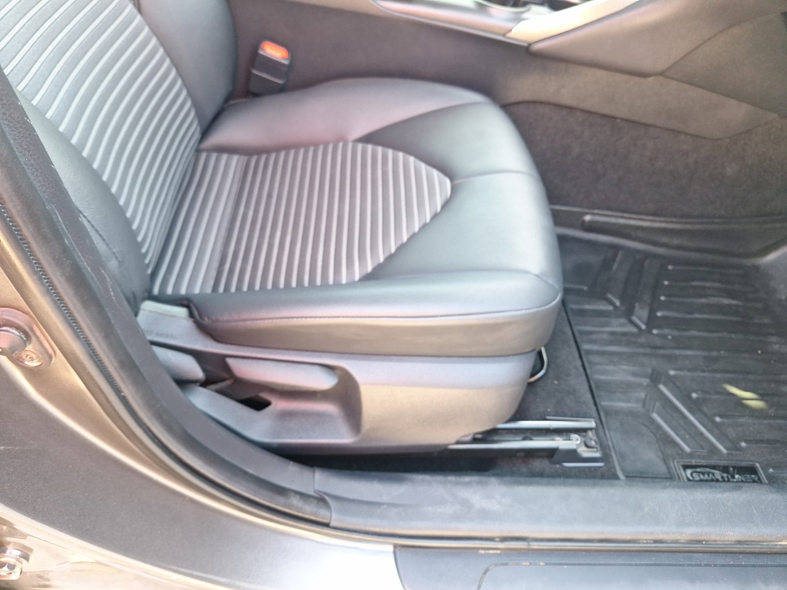 Used 2021 Toyota Camry SE FWD image 32