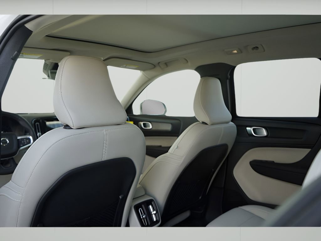 New 2025 Volvo XC40 B5 Ultra w/ Climate Package image 19