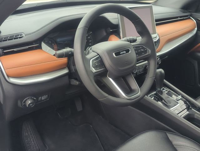 Used 2025 Jeep Compass Limited AWD/4WD image 12