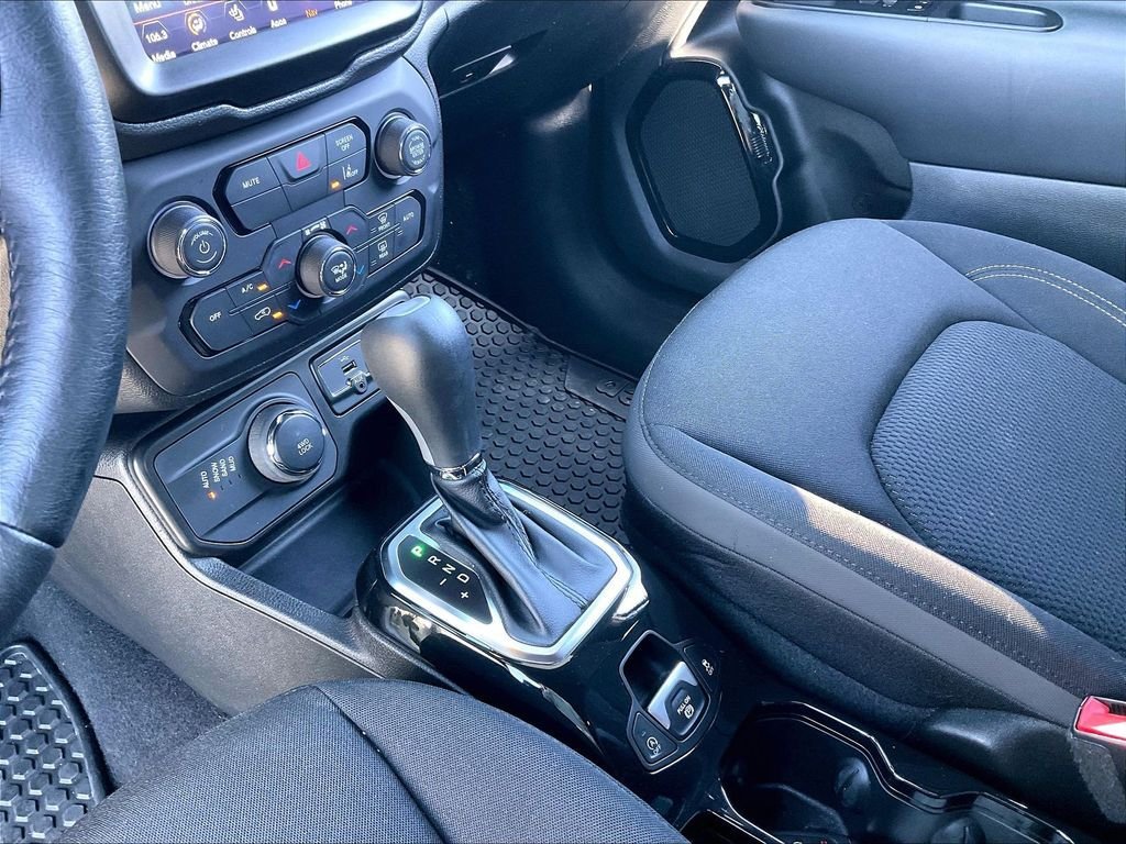 Used 2022 Jeep Renegade Altitude w/ Convenience Group AWD/4WD image 19