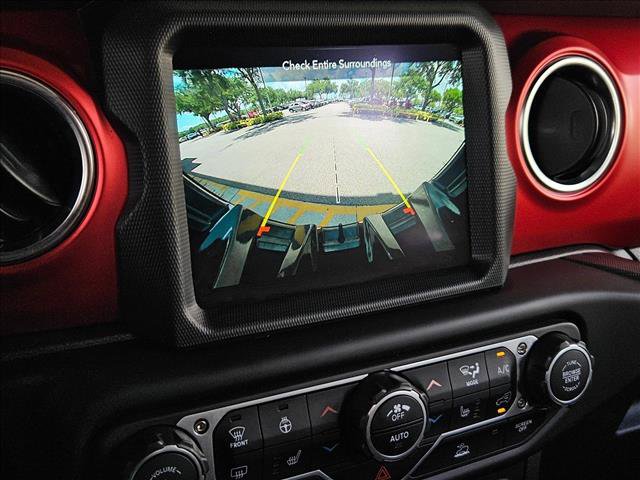 Used 2022 Jeep Wrangler Unlimited Rubicon w/ Cold Weather Group AWD/4WD image 14