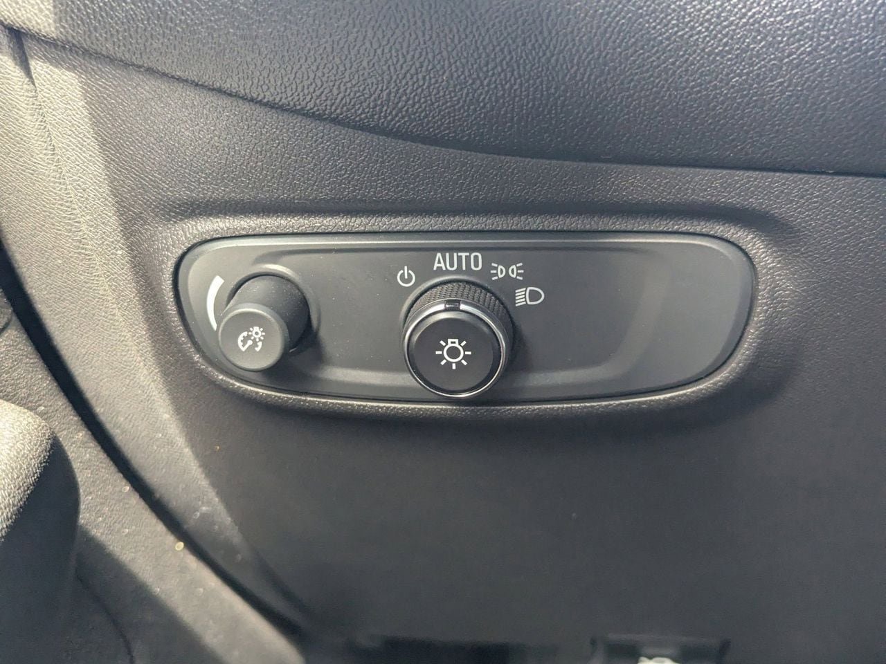 Used 2022 Chevrolet Equinox LT w/ Driver Convenience Package FWD image 27