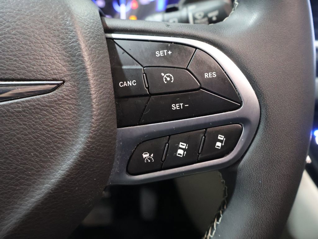 Certified 2024 Chrysler Pacifica Touring-L image 38