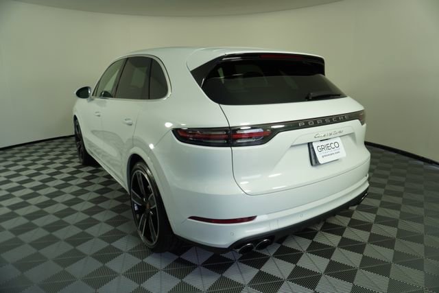 Used 2022 Porsche Cayenne Turbo image 5
