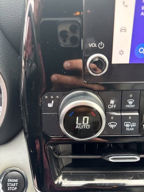 Used 2023 Toyota Highlander XLE AWD/4WD image 16