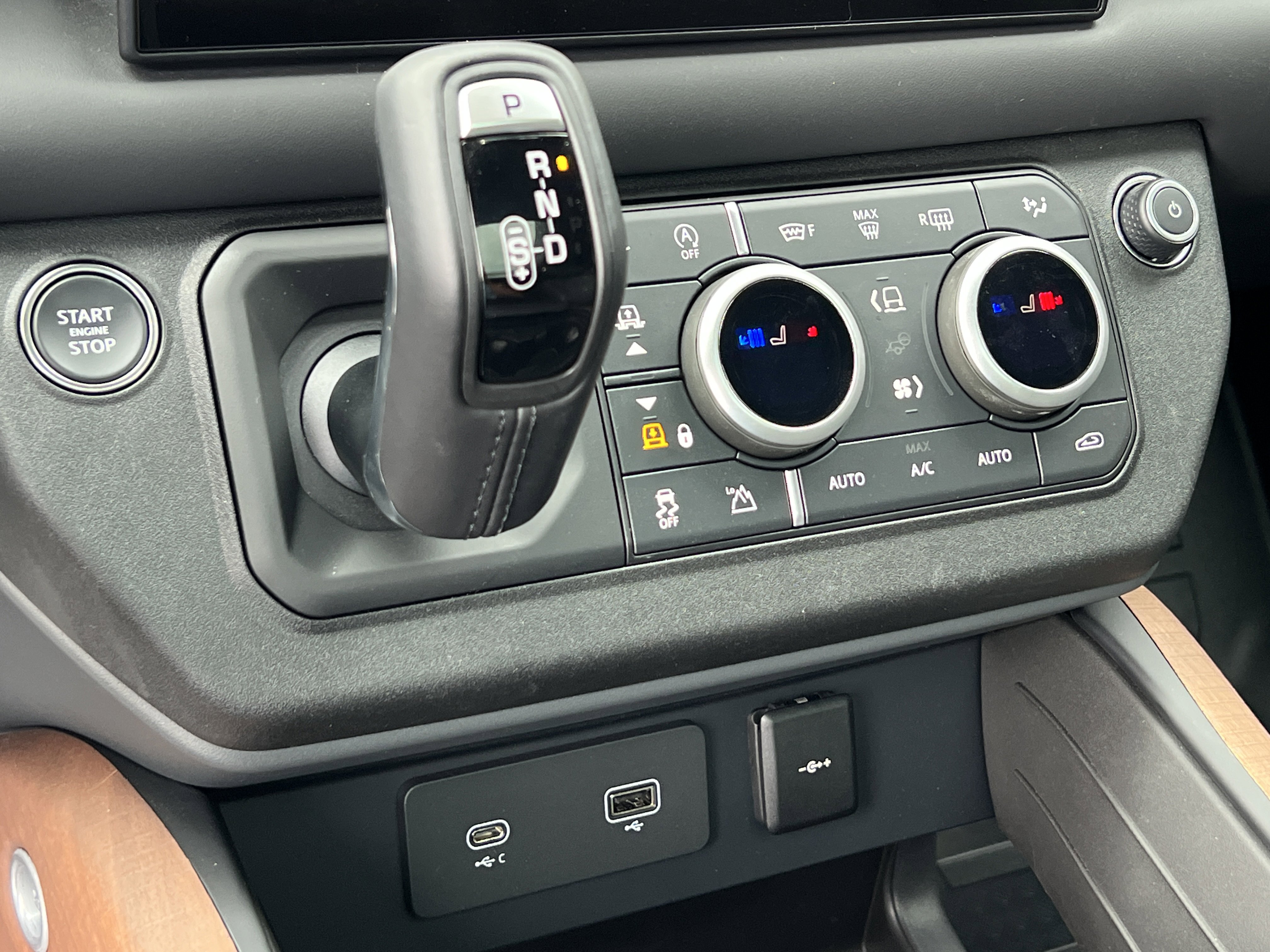 New 2024 Land Rover Defender 130 X image 28