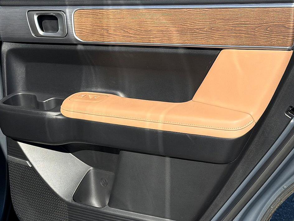 Used 2025 Hyundai Santa Fe Limited image 24