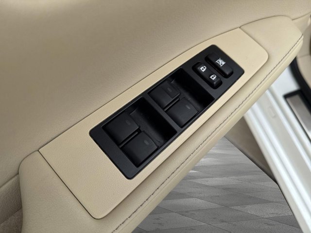 Used 2014 Lexus ES 350 w/ Luxury Package FWD image 9