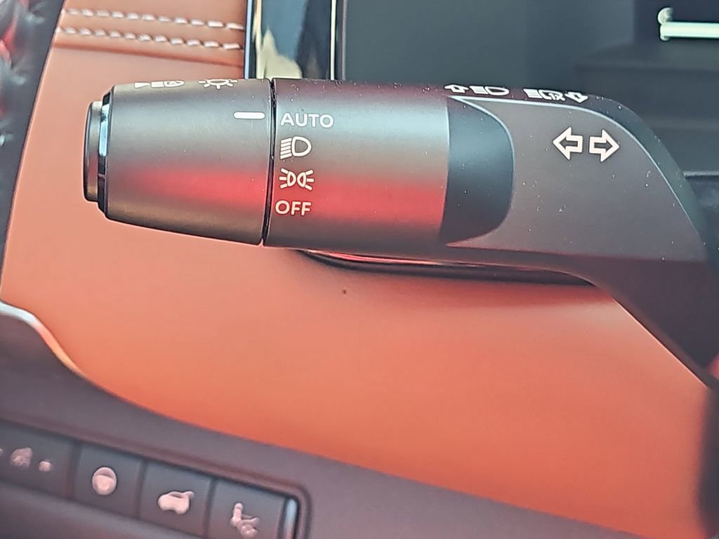 Used 2024 Nissan Pathfinder Platinum w/ Cargo Package image 31