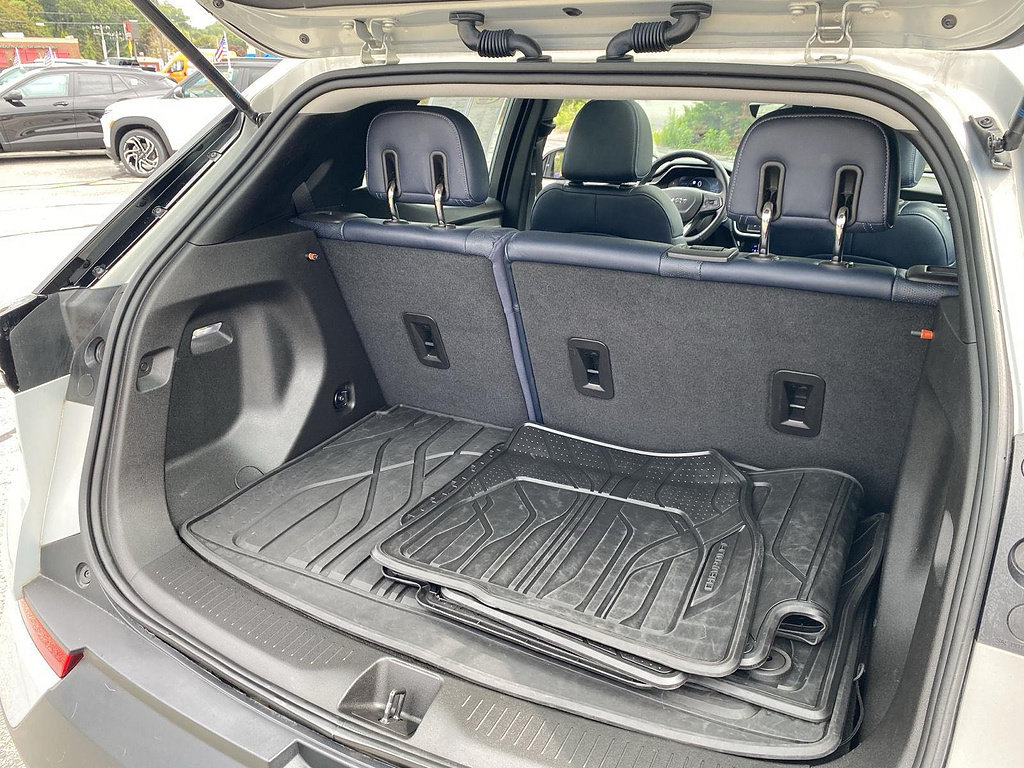 Certified 2023 Chevrolet Bolt EUV Premier w/ Sun & Sound Package FWD image 12