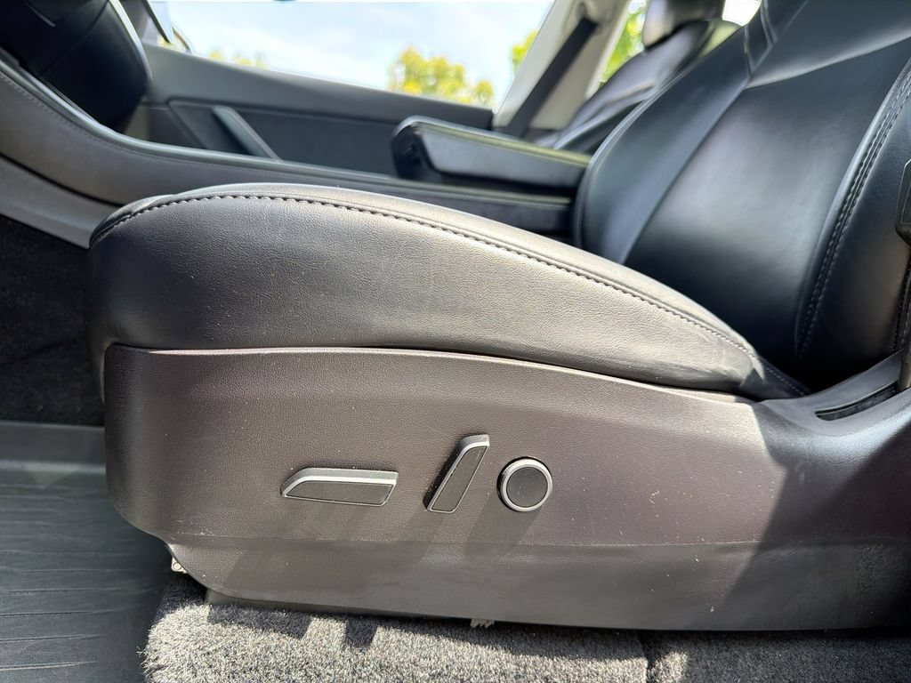 Used 2022 Tesla Model Y Long Range AWD/4WD image 14