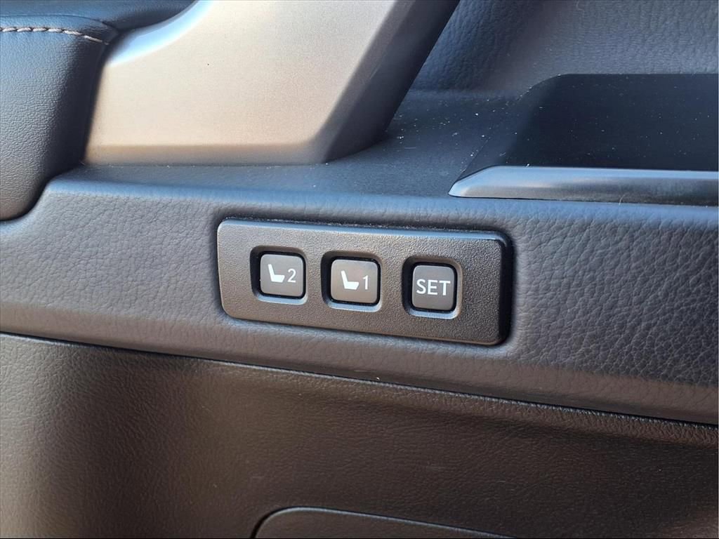 Used 2023 Lexus GX 460 Premium w/ Accessory Package image 23