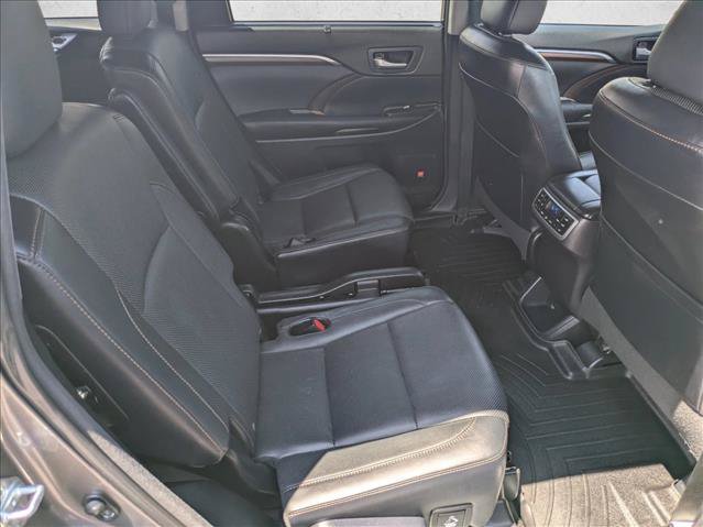 Used 2016 Toyota Highlander Limited Platinum AWD/4WD image 18