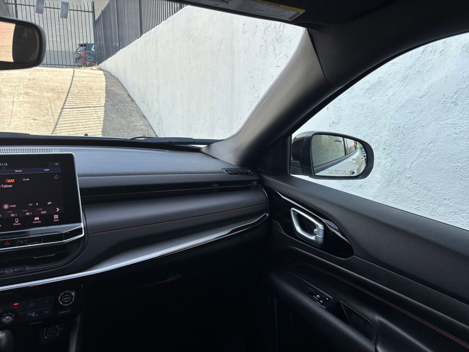 Used 2025 Jeep Compass Trailhawk AWD/4WD image 34