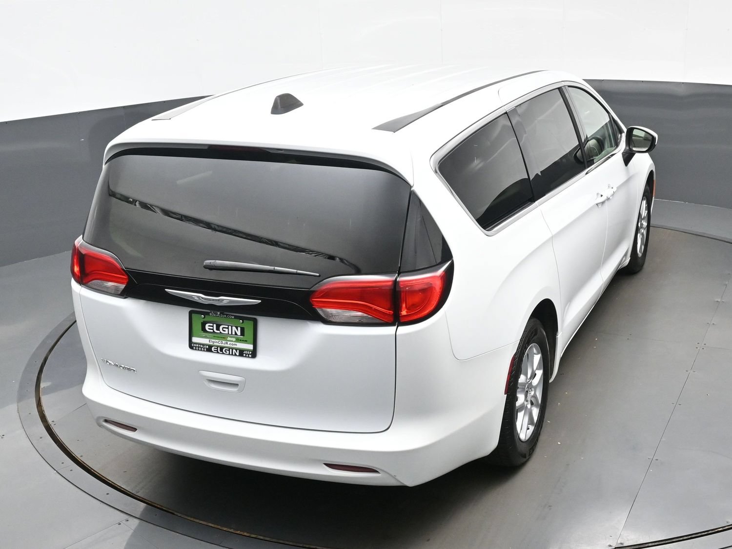 Used 2023 Chrysler Voyager LX FWD image 42