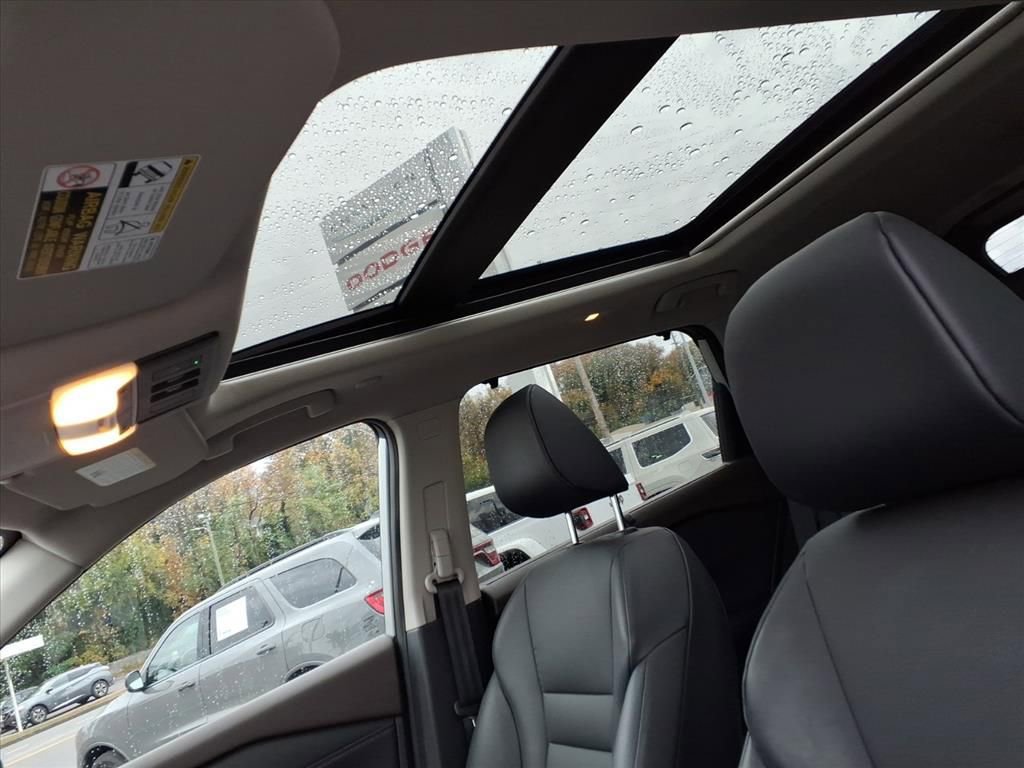 Used 2023 Nissan Rogue SV w/ SV Premium Package image 12