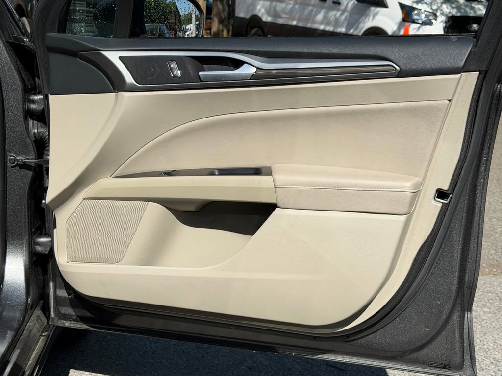 Used 2020 Ford Fusion SEL FWD image 10