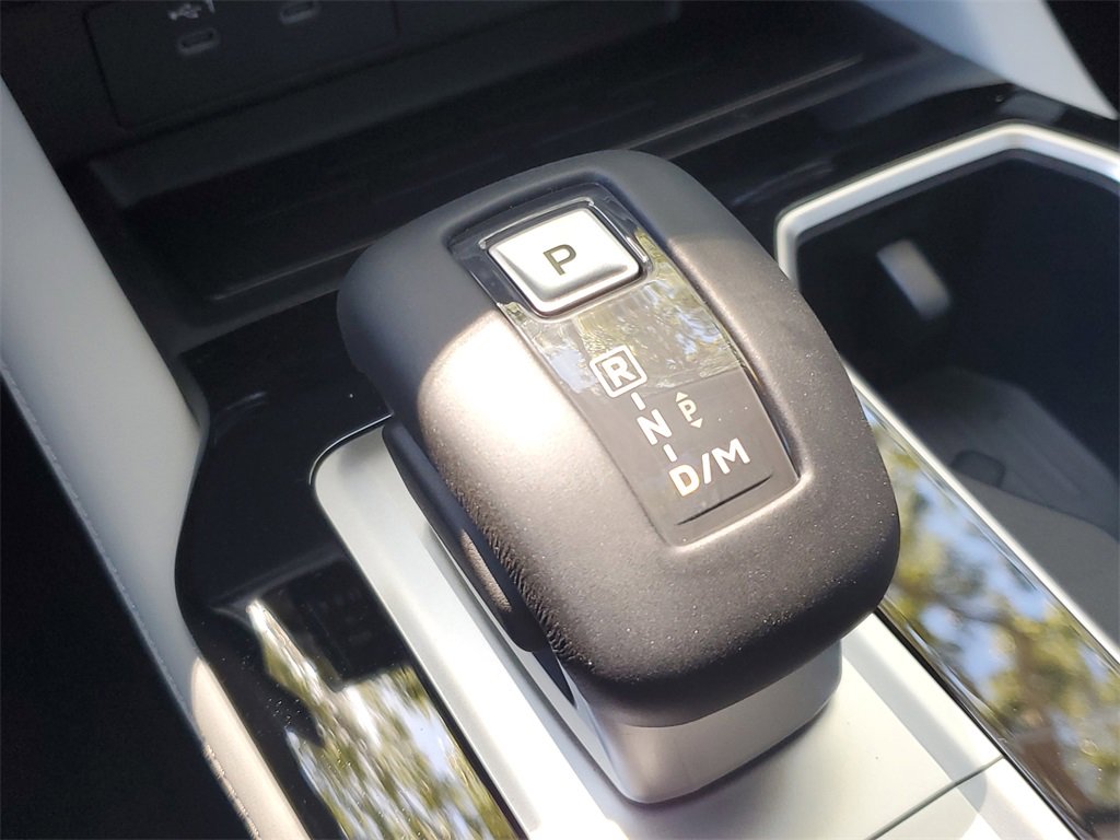 New 2025 Mitsubishi Outlander SE image 23