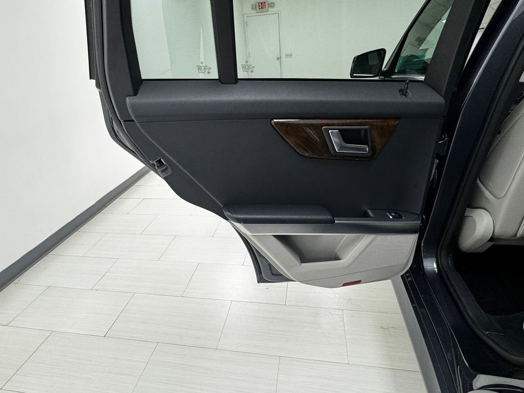 Used 2015 Mercedes-Benz GLK 350 4MATIC image 11