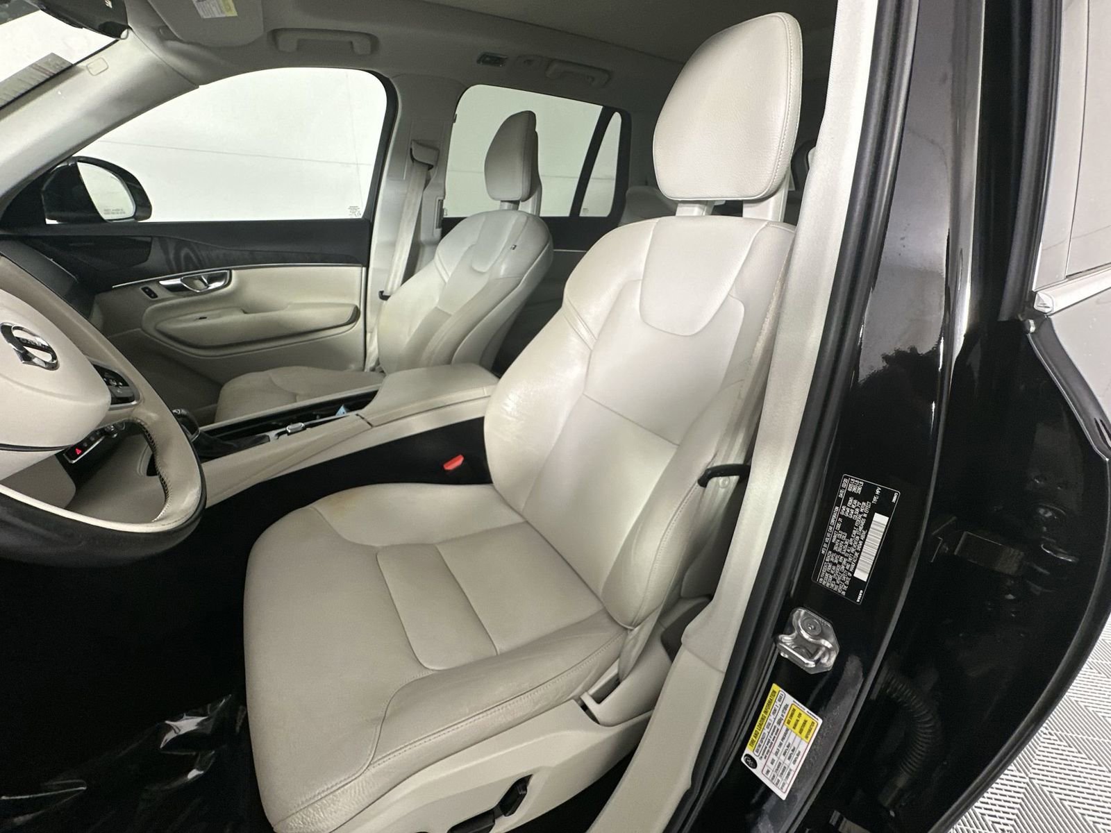 Used 2020 Volvo XC90 T5 Momentum w/ Protection Package Premier FWD image 11