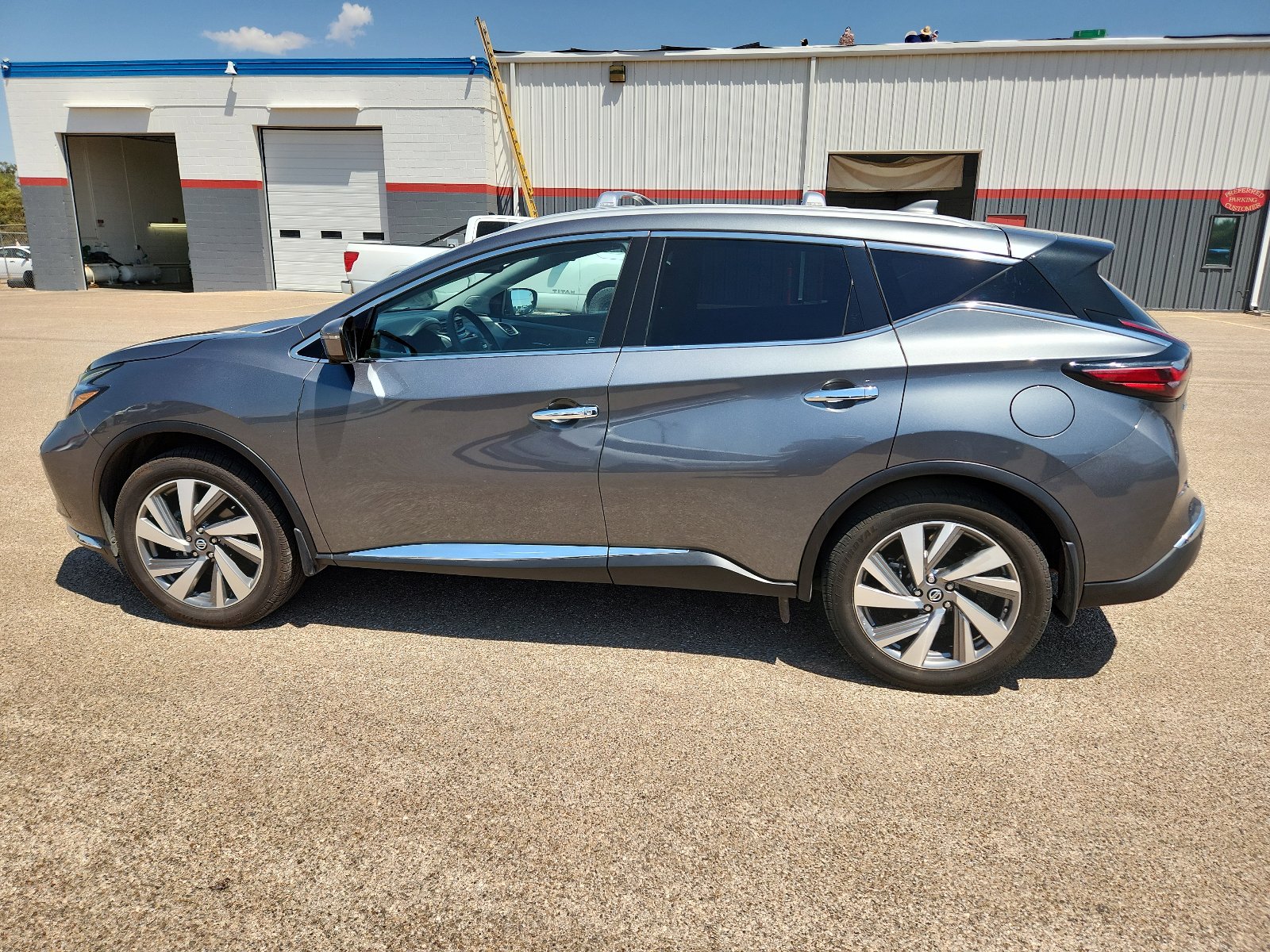 Used 2020 Nissan Murano SL image 2
