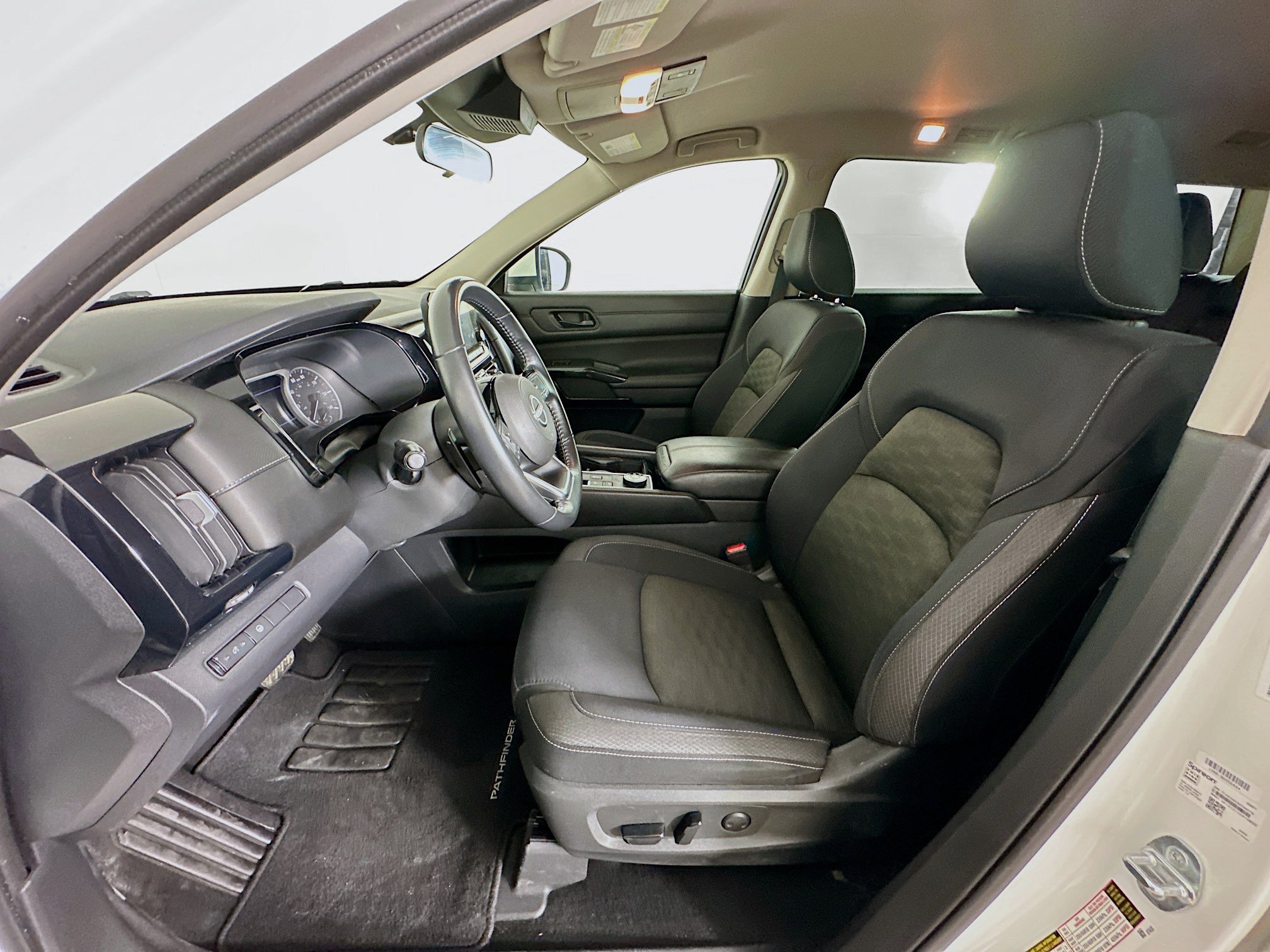 Used 2023 Nissan Pathfinder SV AWD/4WD image 13