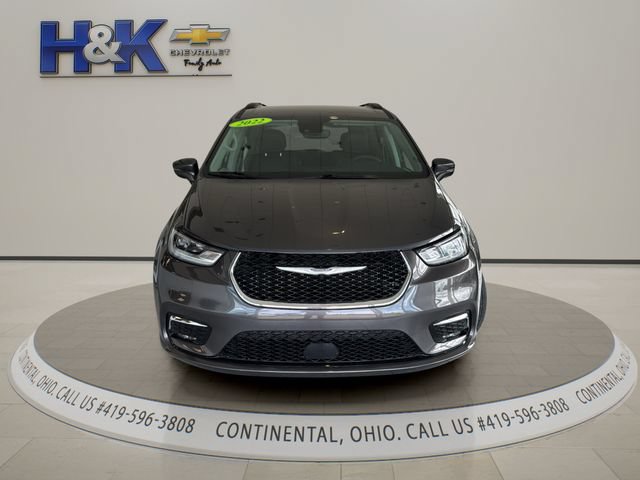 Used 2022 Chrysler Pacifica Touring-L FWD image 2