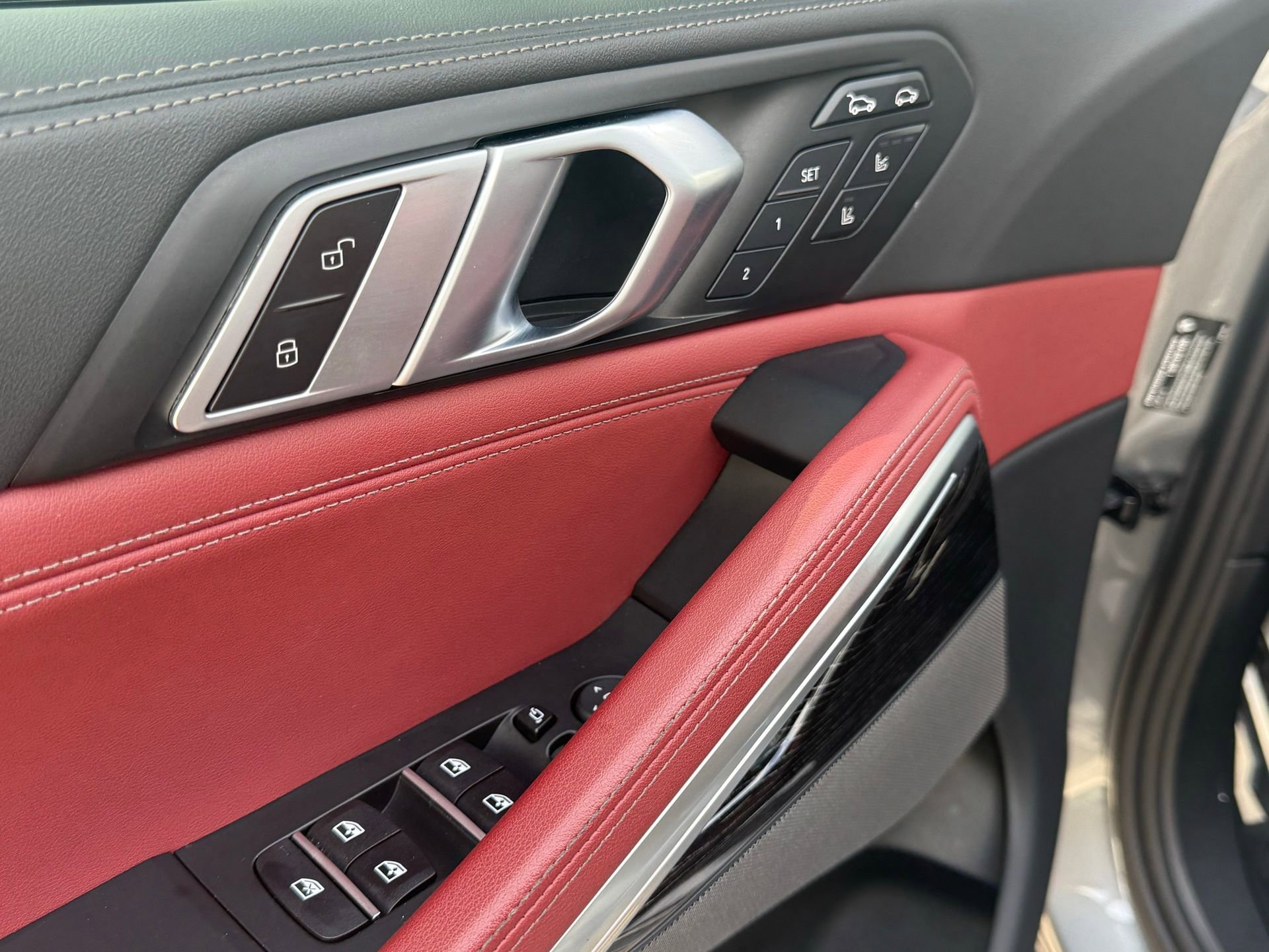 Used 2024 BMW X6 xDrive40i w/ Executive Package image 32