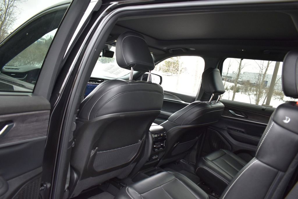 Certified 2024 Jeep Grand Cherokee L Limited w/ Luxury Tech Group II image 28