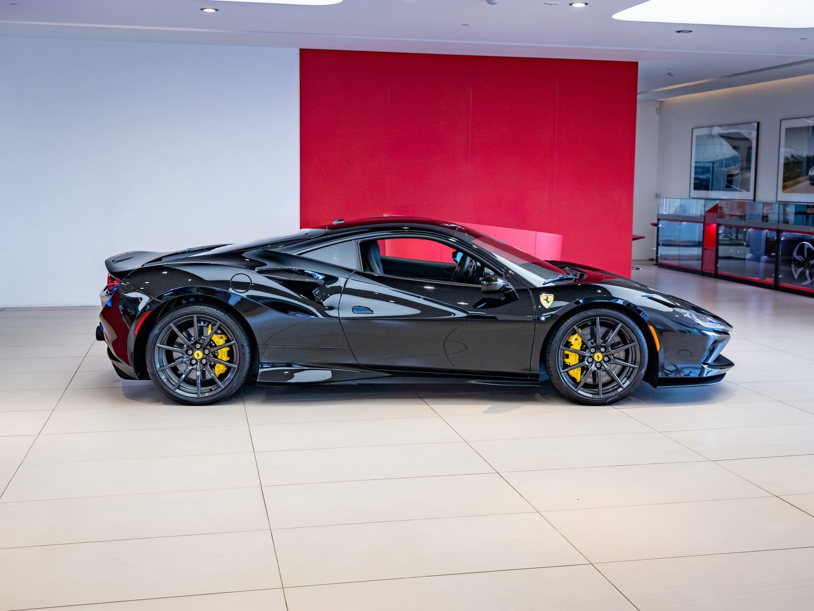 Used 2021 Ferrari F8 Tributo image 7