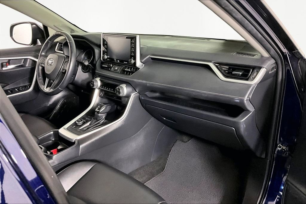 Used 2021 Toyota RAV4 XLE Premium image 26