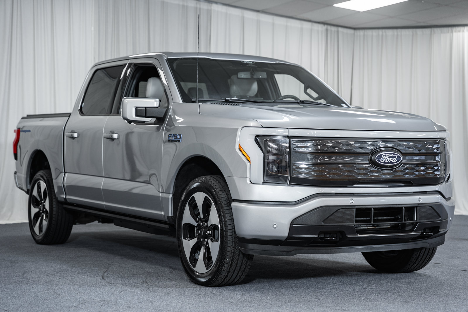 Certified 2025 Ford F150 Lightning Platinum AWD/4WD image 1