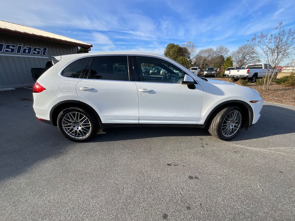 Used 2013 Porsche Cayenne 6-Speed Manual image 3