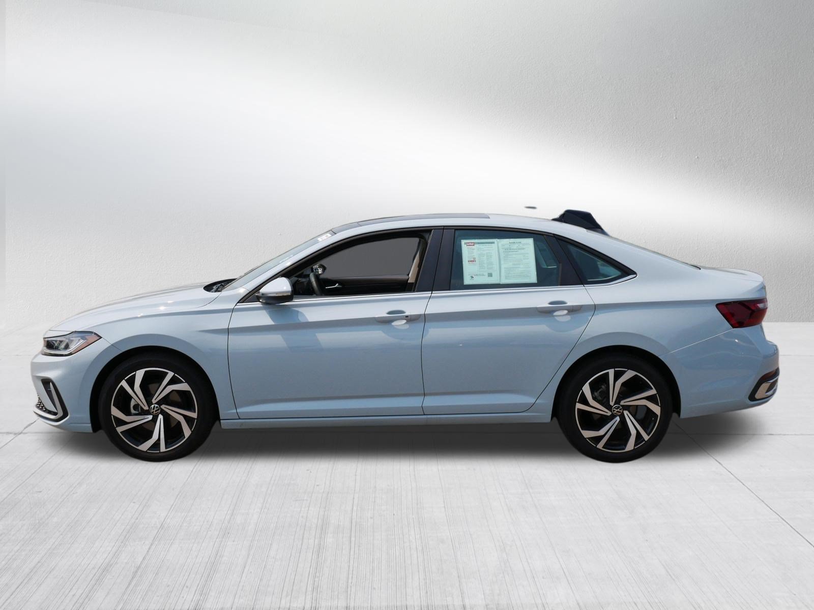 Used 2026 Volkswagen Jetta SEL FWD image 4
